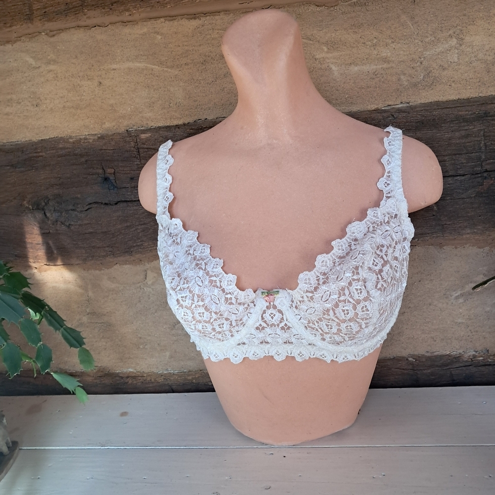 Victoria's Secret Vintage White Rayon Lace Unlined Underwire Bra Size 38C